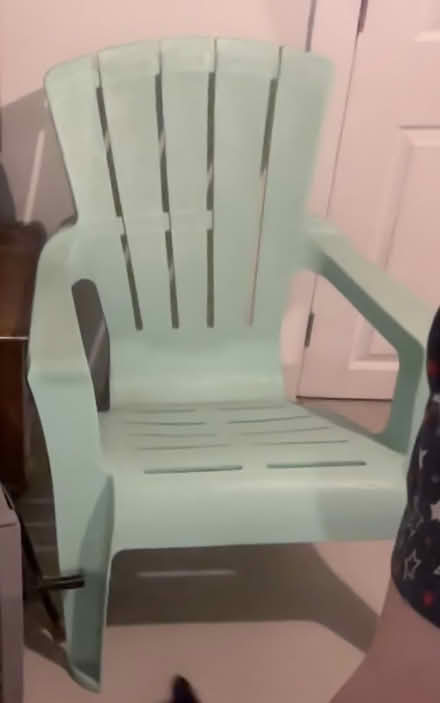 Photo of free Plastic chair (Western Dearborn) #1