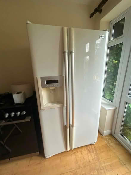 Photo of free ‘American style’ fridge freezer (Chesham HP5) #1