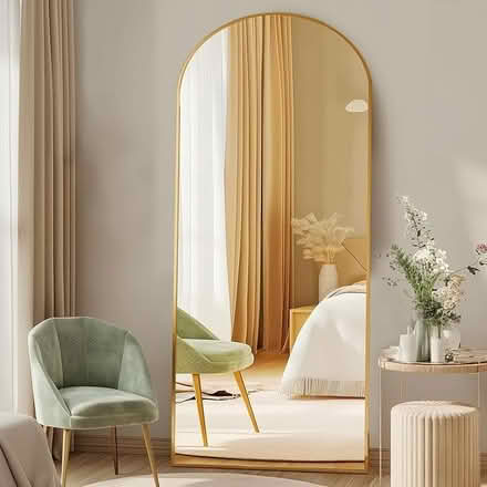 Photo of free Full length mirror with stand (North College Park) #1