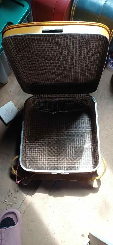 Photo of free Vintage suitcases (TN38 Bulverhythe) #3
