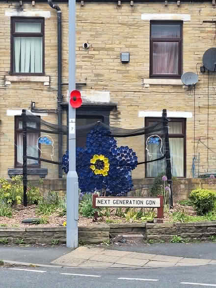 Photo of Red gloss paint (Bradford BD4) #1