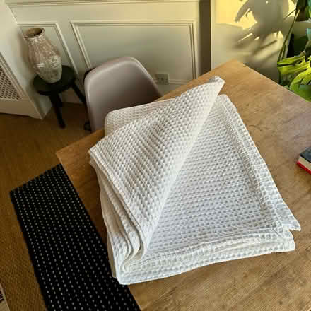Photo of free Large bright white bed/sofa throw (London Fields E8) #1