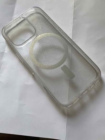 Photo of free iPhone 16 pro otterbox case (Wellow, Bath) #2