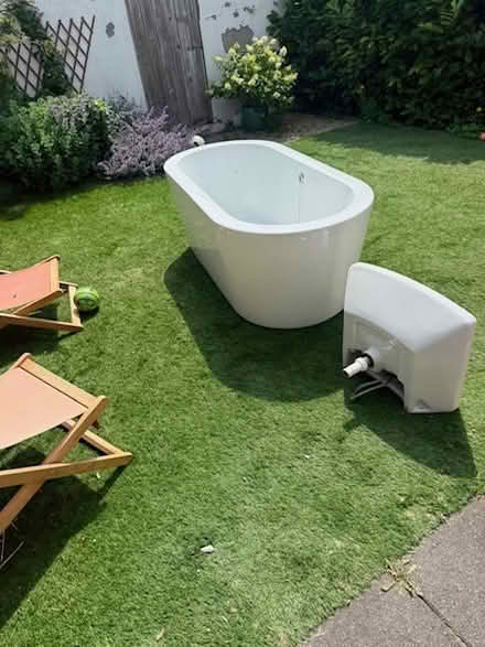 Photo of free Bath and Sink (Dublin 8) #1