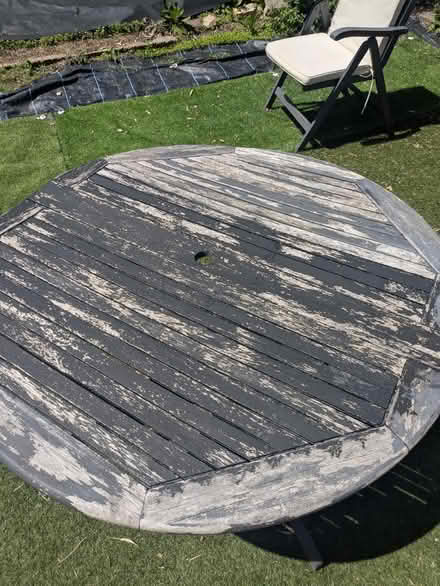 Photo of free Outdoor chairs and table (Ealing common (W5)) #2