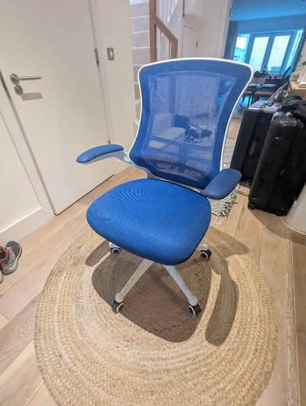 Photo of free White/blue teen office chair (Petersfield Ward CB1) #1