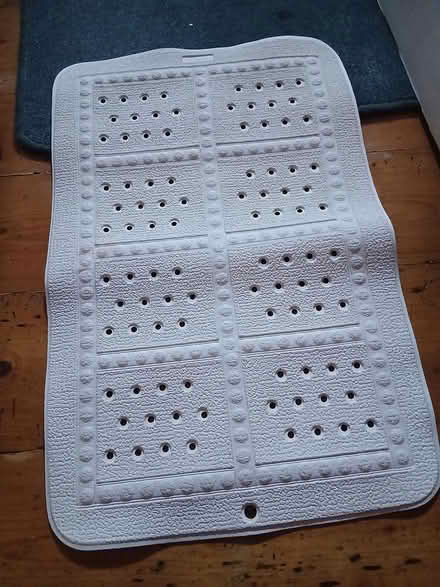 Photo of free Non slip bath mat (Reading RG1) #1