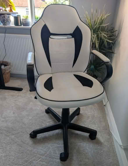 Photo of free White faux leather desk chair (Addlestone KT15) #1