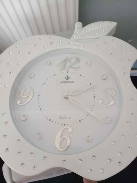 Photo of free Apple clock (South ockendon RM15) #1