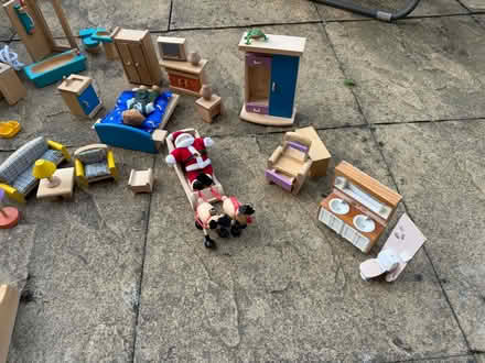 Photo of free Doll’s House and lots of bits (Hassocks BN6) #3
