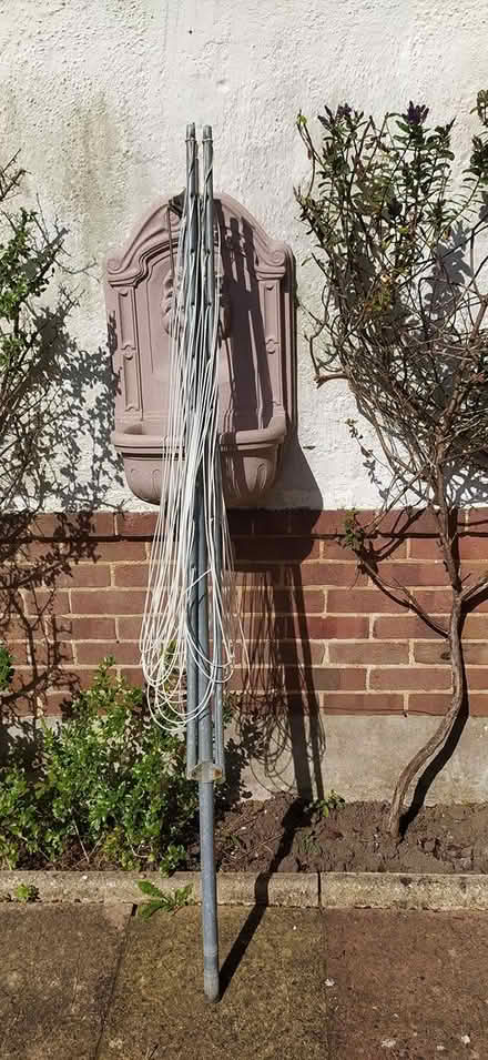Photo of free rotary washing line (Southbourne (BH6)) #1