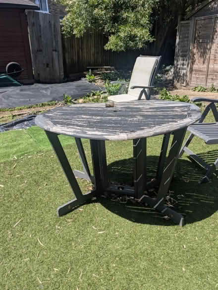 Photo of free Outdoor chairs and table (Ealing common (W5)) #3