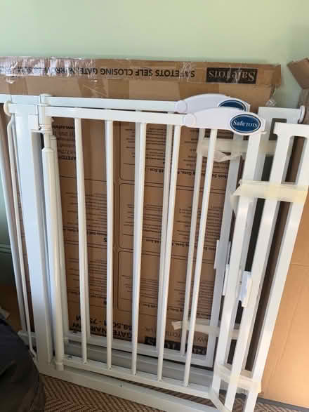 Photo of free X5 safe tots baby gates (South Kensington W8) #1