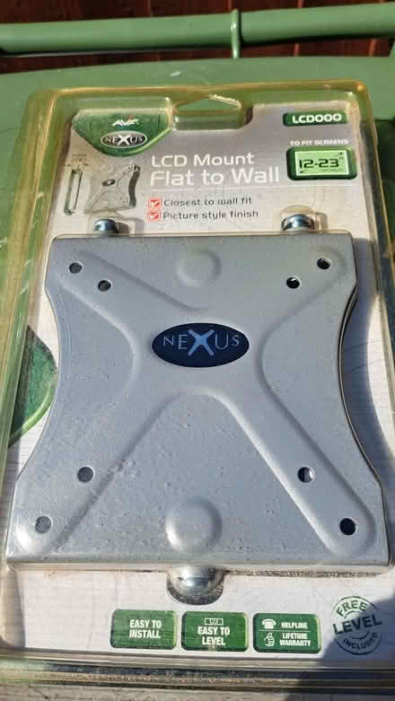 Photo of free LCD mount flat to wall (Littlehaven) #2