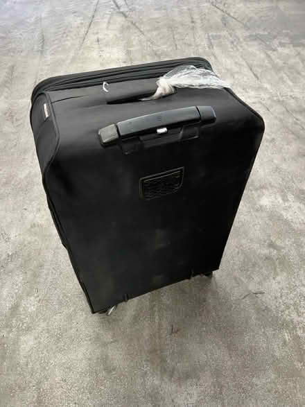Photo of free Swiss gear expandable suitcase (SM4, Morden) #4