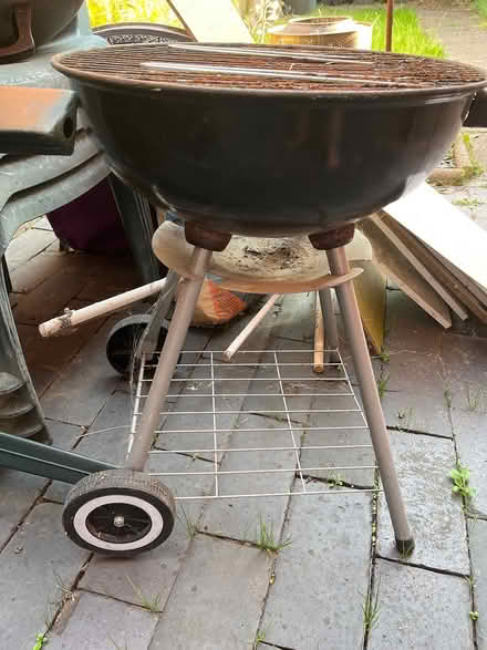 Photo of free Small barbecue with lid (Bramcote) #2
