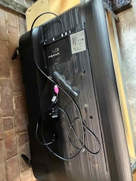 Photo of free Samsung TV (Dunstable, Bedfordshire) #2