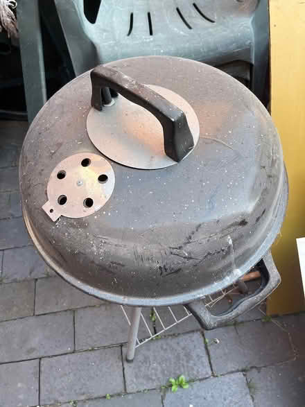 Photo of free Small barbecue with lid (Bramcote) #1