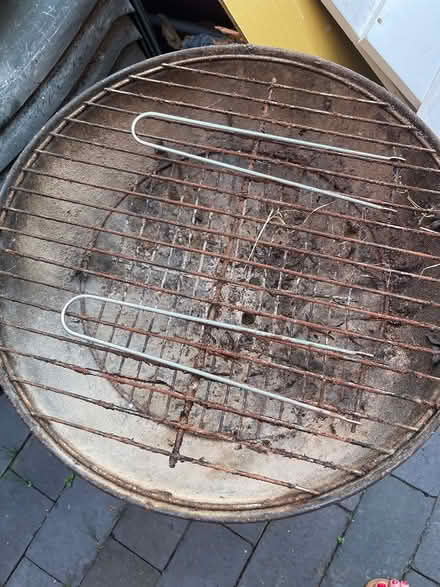 Photo of free Small barbecue with lid (Bramcote) #3