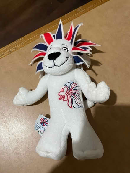 Photo of free England lion (Mitcham CR4) #1