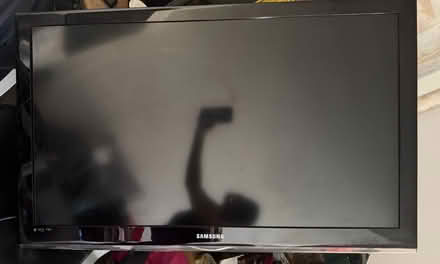 Photo of free Samsung 40 inch TV (No stand) (Edmonton Green) #1