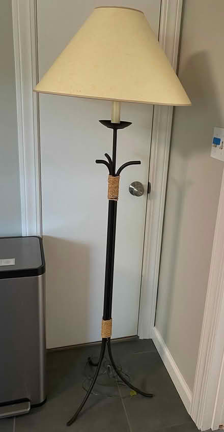 Photo of free Floor lamp (Near Roosevelt Plaza) #1