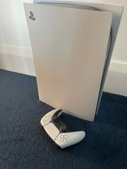 Photo of free Dead PS5 but working controller (Wallasey CH45) #1