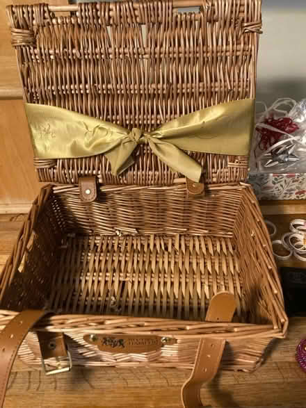 Photo of free Gift wrap bits, baskets & hamper (HD7, Golcar) #3