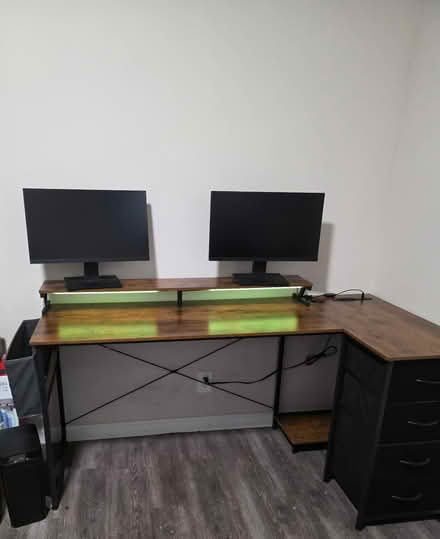 Photo of free l-shaped gaming/office corner desk (Montgomery Village /Southeast) #1