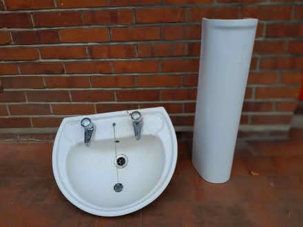 Photo of free Pedestal sink in CO2 (Saint George's CO2) #1