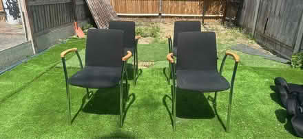 Photo of free Round dinning n chairs (Erith ,DA8) #1