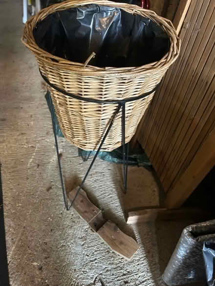 Photo of free Plant pot holder (Woodcote RG8) #1