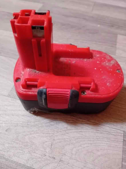 Photo of free Bosch 18V 2.5Ah battery (Swanshurst B13) #2