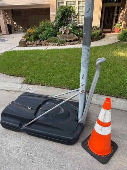 Photo of free Baskvall hoop (2102 Prim water Ct Kingwood) #2