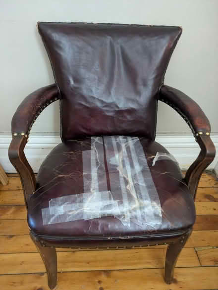 Photo of free Vintage leather chair (Cabbagetown) #1