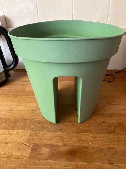 Photo of free Over-rail plant pot (SW16) #1
