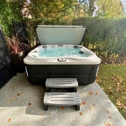 Photo of free hot tub (mid town) #1