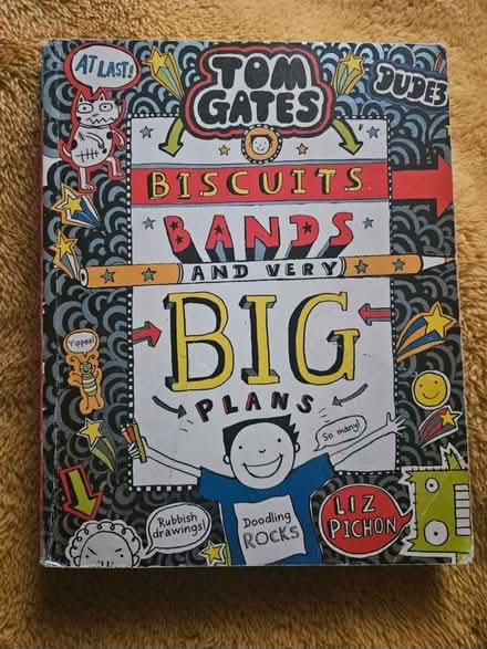 Photo of free Tom Gates Books (Crossways DA2) #4