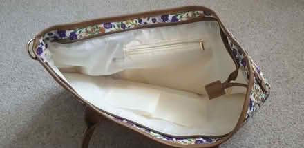 Photo of free Floral shopping bag (Crossways DA2) #3
