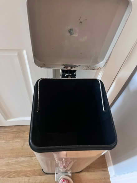 Photo of free Tall beige metal kitchen pedal bin (Hillmorton CV22) #3