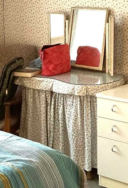 Photo of free Kidney-Shaped Dressing Table (Swanage BH19) #1