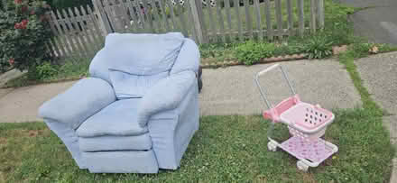 Photo of free Comfortable large recliner (06051) #1
