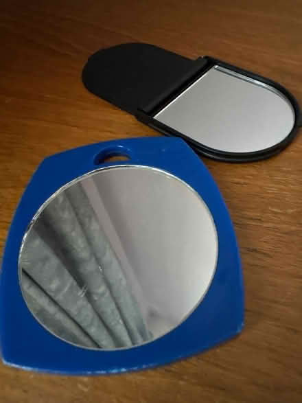 Photo of free two travel mirrors (Hala LA1) #1