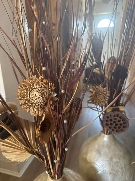 Photo of free Gold & Cream Vases with flowers (Edmonton Green) #3