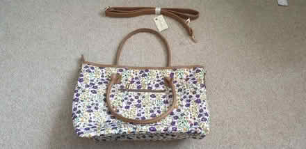 Photo of free Floral shopping bag (Crossways DA2) #1