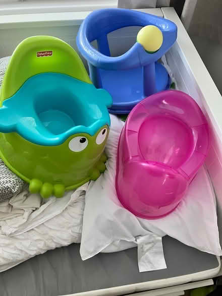 Photo of free Potties and bath seat (HR1) #1