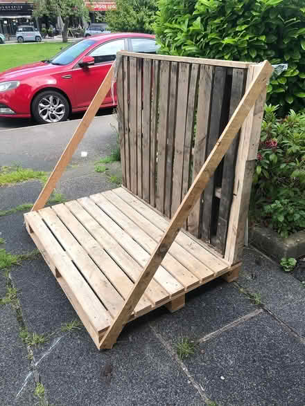 Photo of free Good condition wooden pallet (Alderley Edge SK9) #1