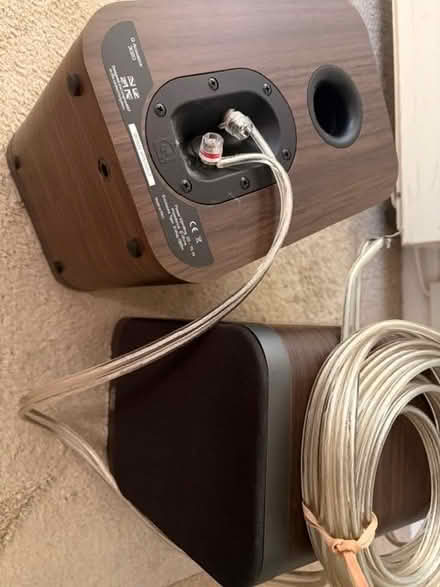 Photo of free Pair acoustic speakers (Welling DA7) #1