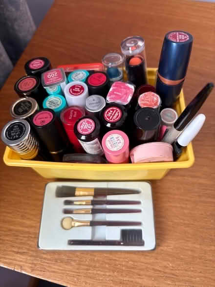 Photo of free Make up - lipstick and eye stuff (Hala LA1) #1