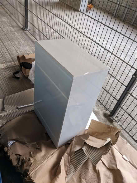 Photo of free WC Unit - gloss white (Bracknell RG12) #3